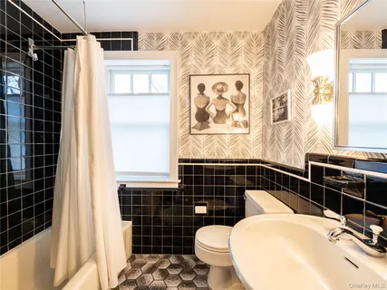 $2,699,000 | 126 Northwoods Road, Manhasset, NY 11030