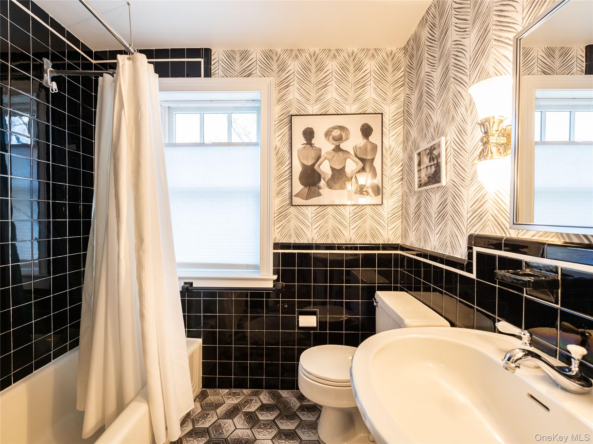 126 Northwoods Road Manhasset, NY 11030 - Photo 14 of 26 a bathroom with a sink toilet and shower