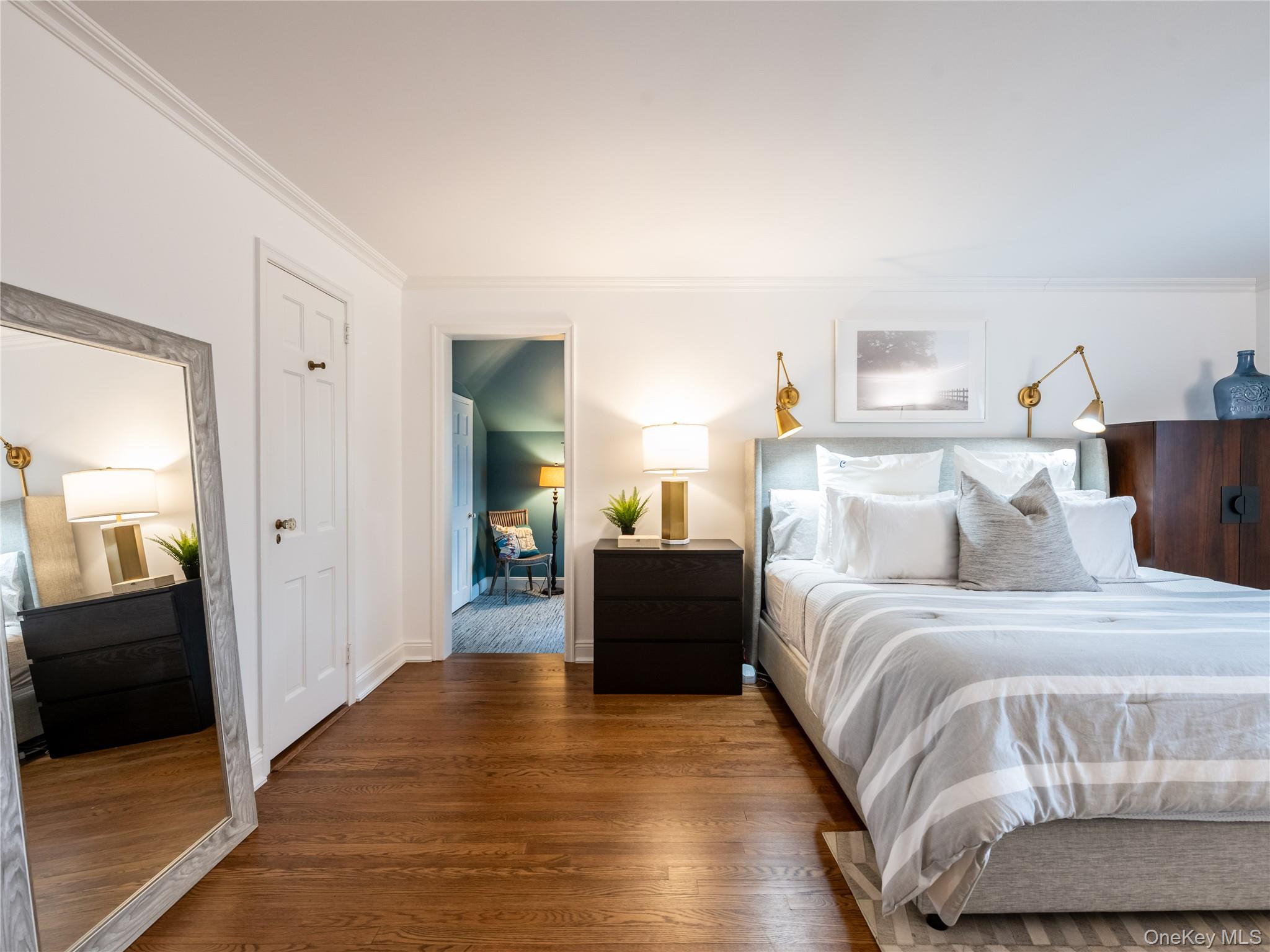 126 Northwoods Road Manhasset, NY 11030 - Photo 18 of 26 a bedroom with a bed and a couch