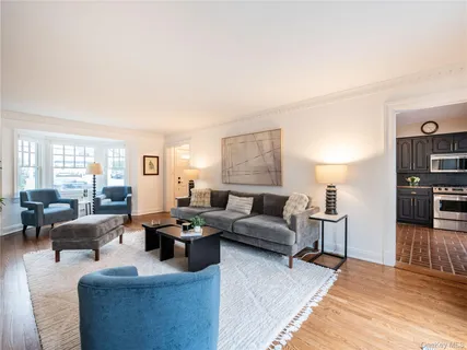 $2,699,000 | 126 Northwoods Road, Manhasset, NY 11030