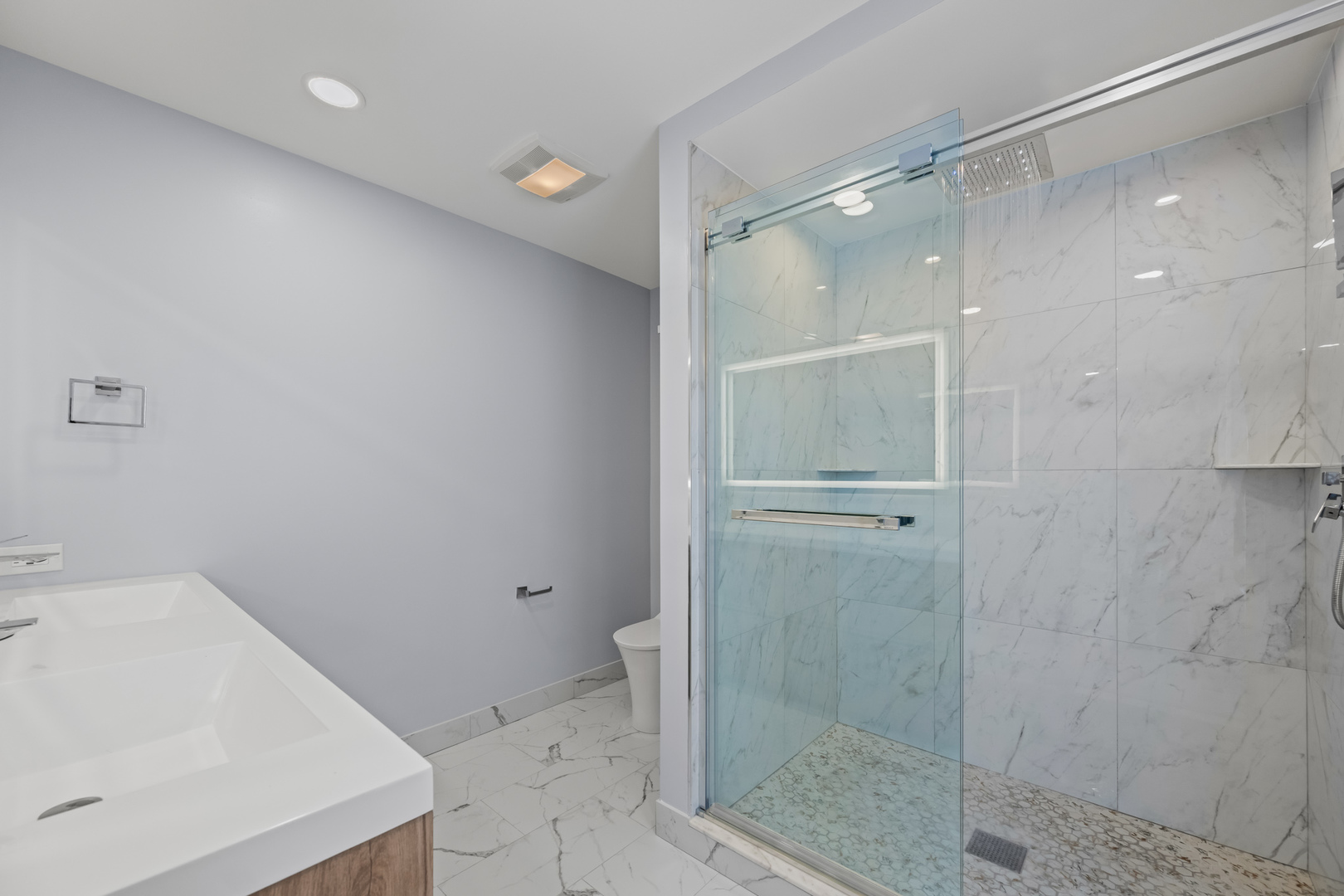 400 Diamond Back Way Algonquin, IL 60102 - Photo 14 of 23 a bathroom with a shower and toilet