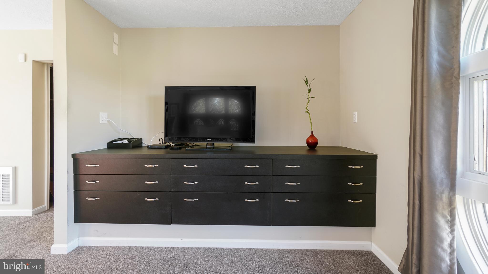 14931 Old York Road Phoenix, MD 21131 - Photo 9 of 25 Built in chest in master bedroom