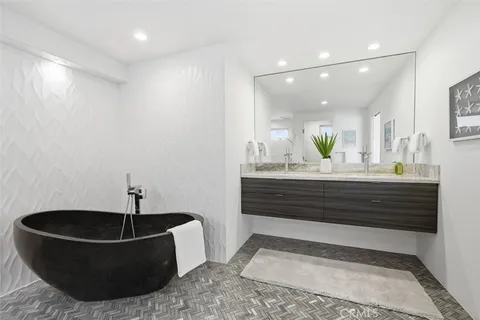 $7,450,000 | 3601 Bayview Drive, Manhattan Beach, CA 90266