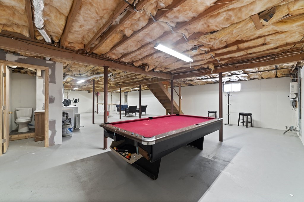 100 Barry Road Worcester, MA 01609 - Photo 33 of 37 a sitting area with pool table