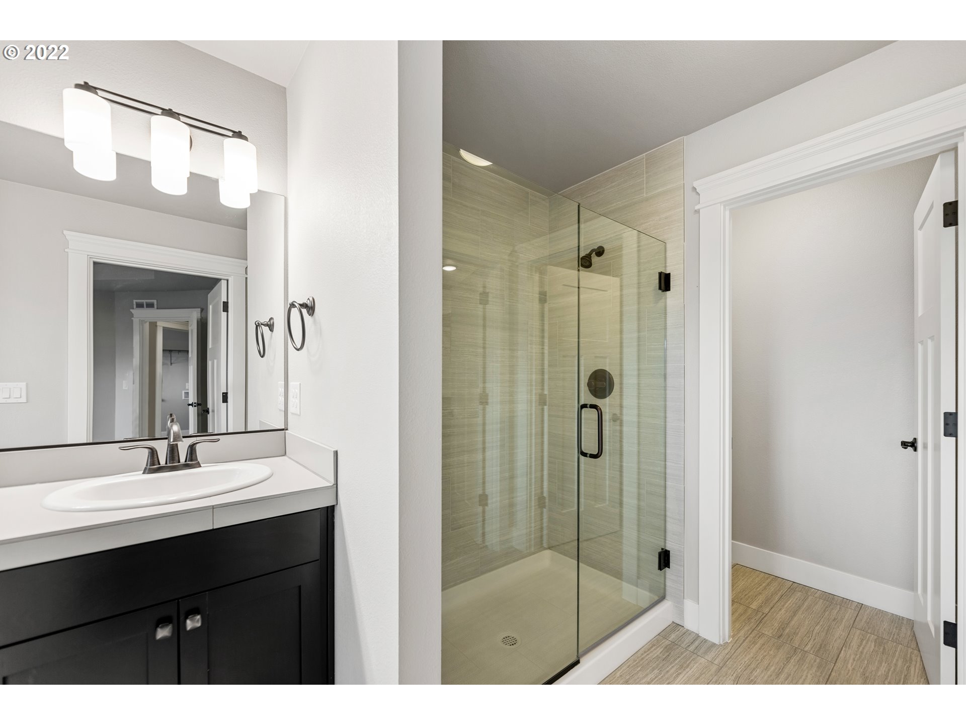 4523 North 9th Street Ridgefield, WA 98642 - Photo 20 of 32 a bathroom with a shower sink and mirror