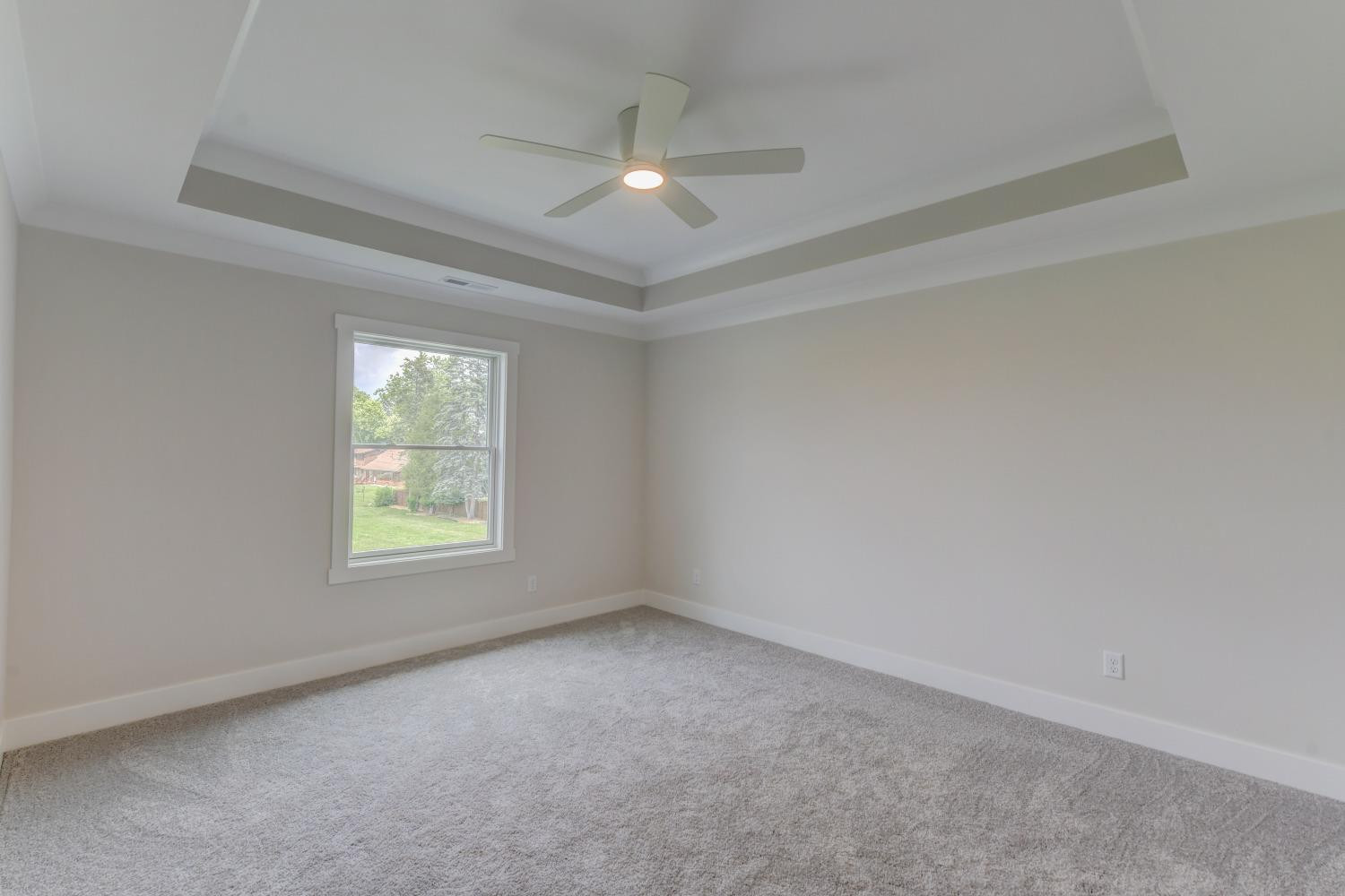 8147 Castle Drive Munster, IN 46321 - Photo 33 of 37 an empty room with a window