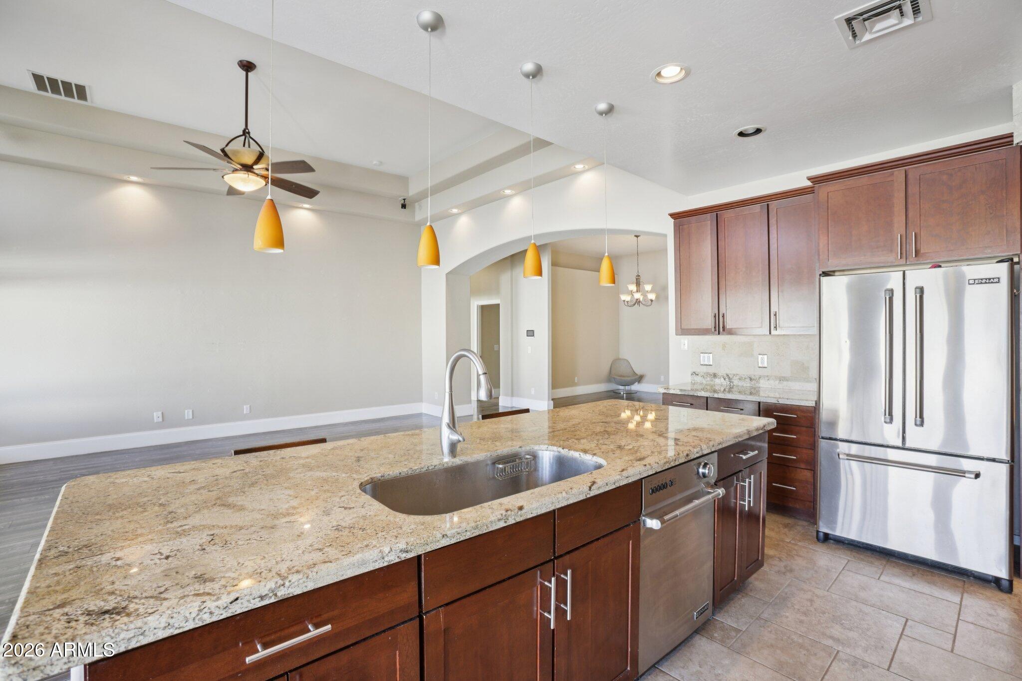 822 West Allen Street Phoenix, AZ 85041 - Photo 11 of 41 11-web-or-mls-W Allen St-S2301-011