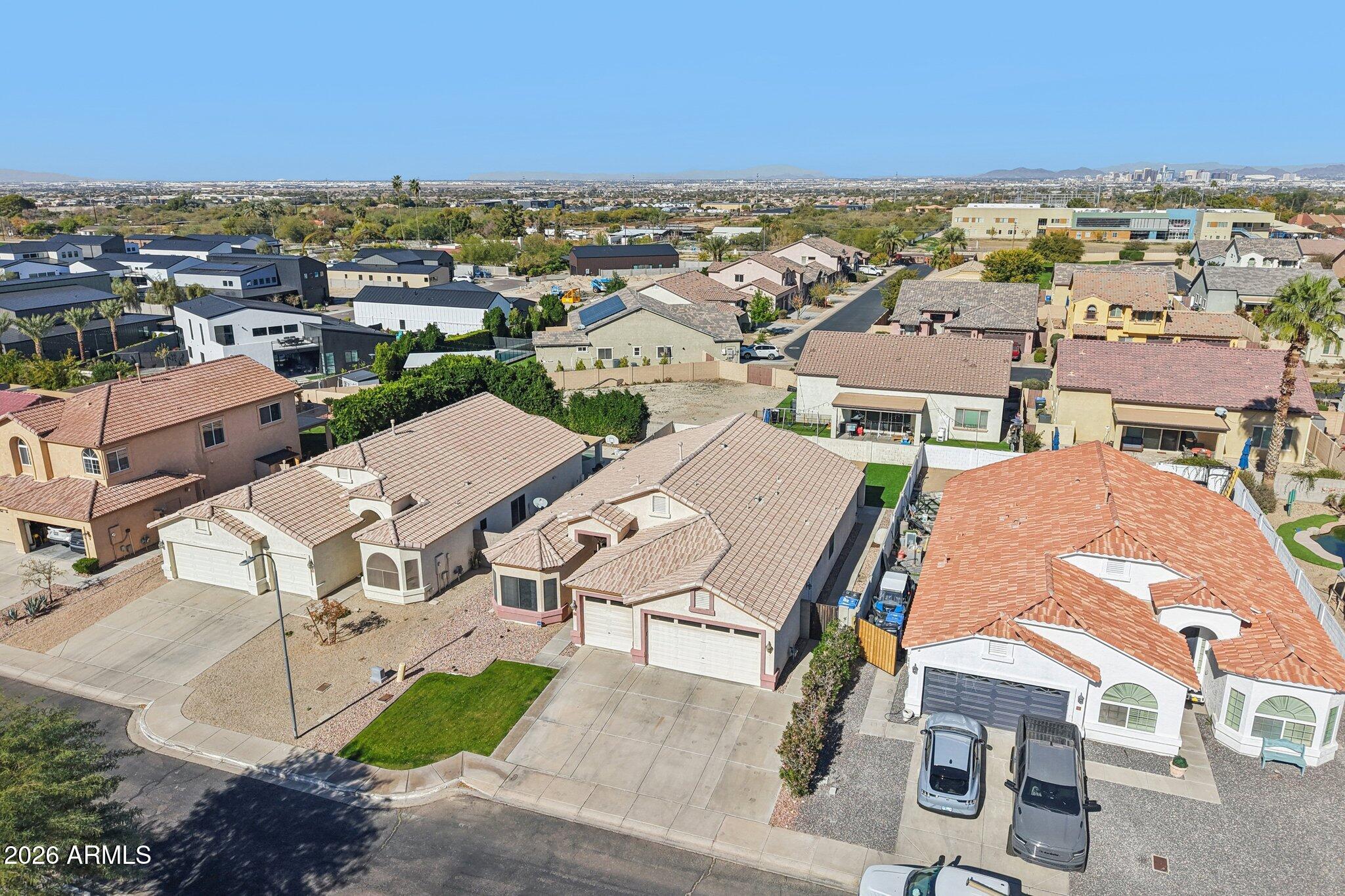 822 West Allen Street Phoenix, AZ 85041 - Photo 32 of 41 32-web-or-mls-W Allen St-S2301-032
