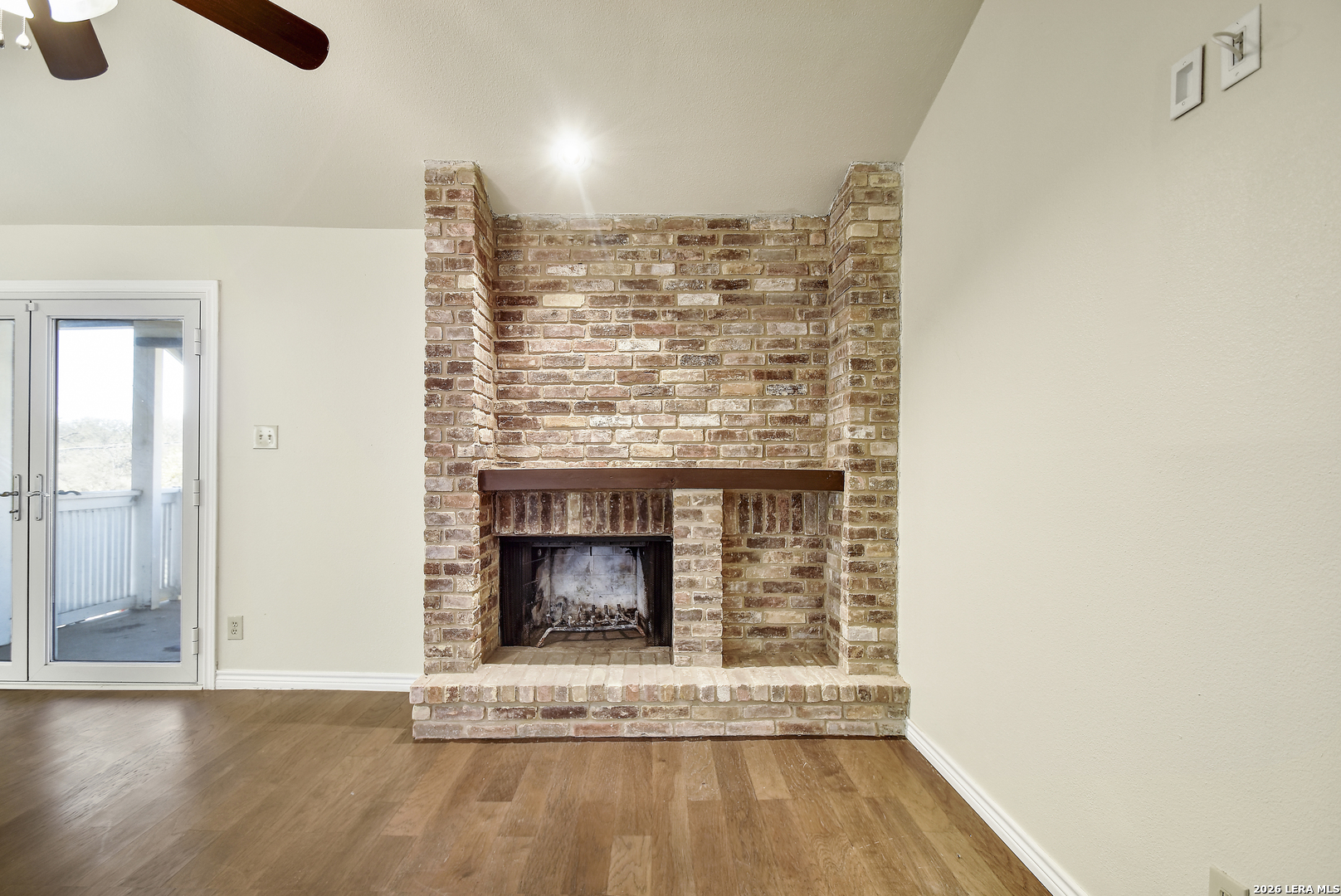 13130 Blanco Road, Unit 1706 San Antonio, TX 78216 - Photo 3 of 23 a living room with a fireplace