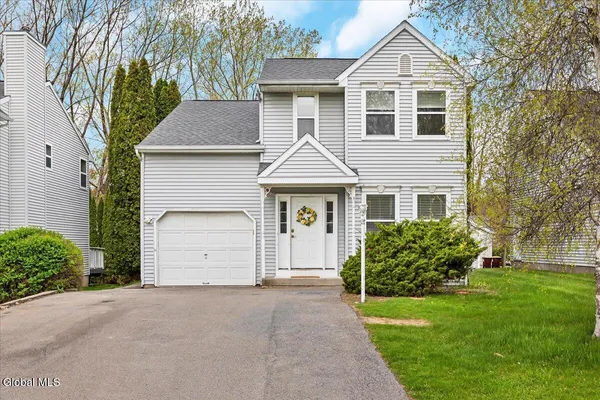 $345,000 | 19 Tupelo Drive, Halfmoon, NY 12065