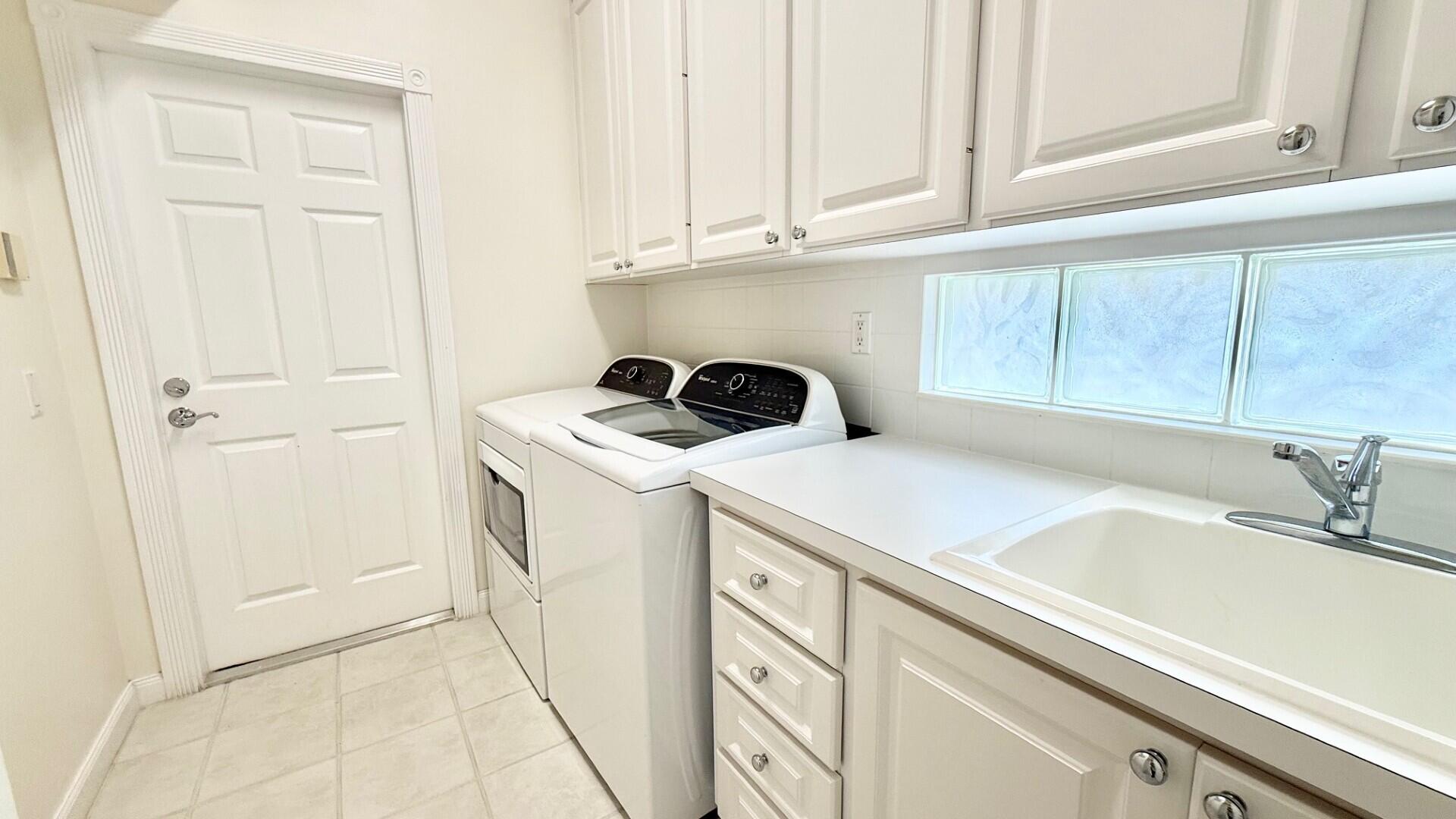 2706 James River Road West Palm Beach, FL 33411 - Photo 20 of 64 Laundry Room