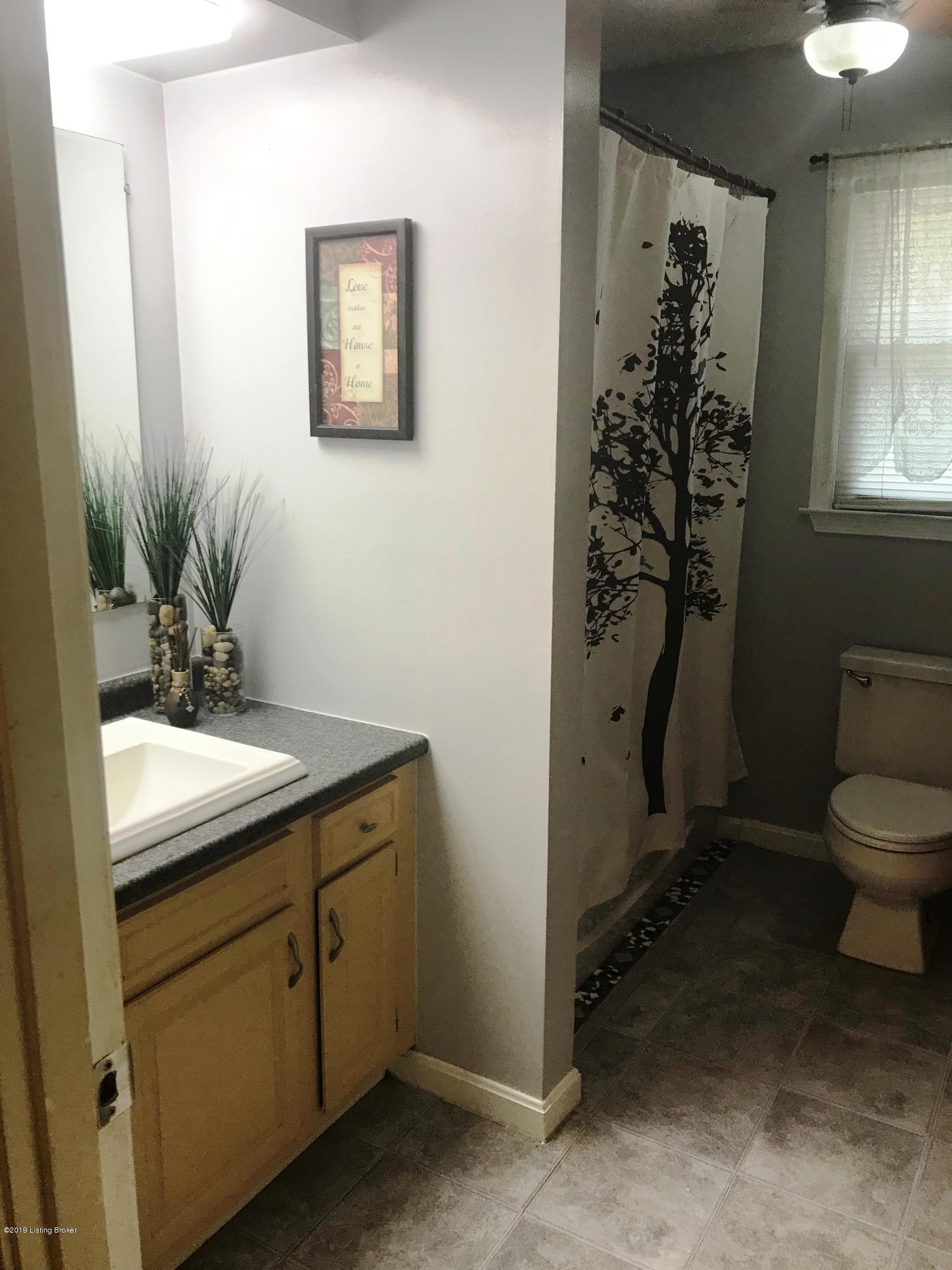 5615 Axbridge Road Louisville, KY 40216 - Photo 6 of 17 Photo Sep 02, 3 03 08 PM