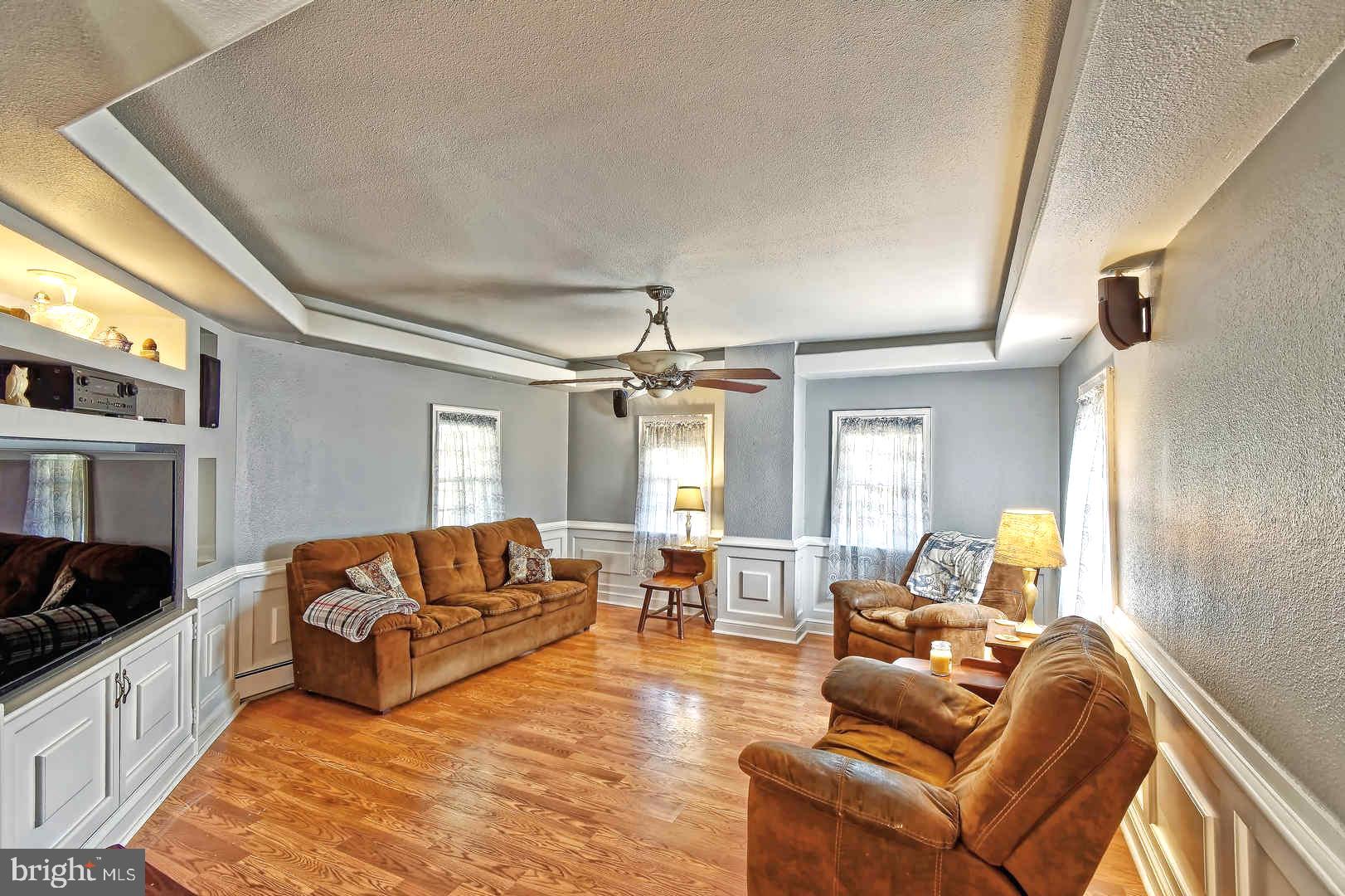 13 Hell Neck Road Salem, NJ 08079 - Photo 13 of 37 Living Room w/ Surround Sound, Ceiling Lighting