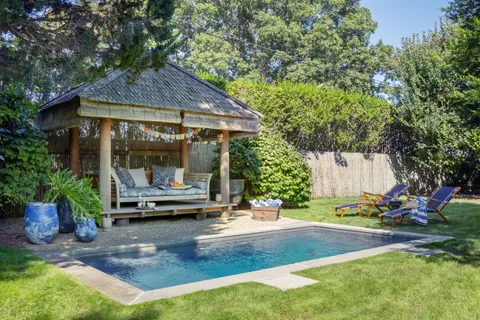 $7,150,000 | 10 Bluff Point Lane, Sag Harbor, NY 11963