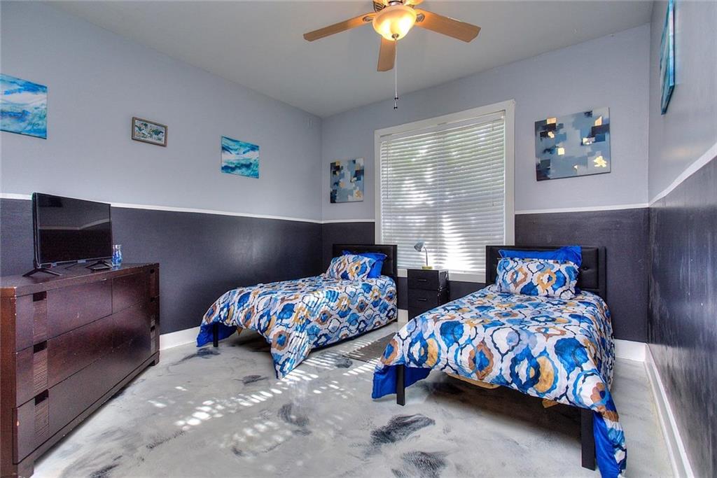 502 Pryor Street Southwest Atlanta, GA 30312 - Photo 20 of 21 a bedroom with two beds and a chandelier