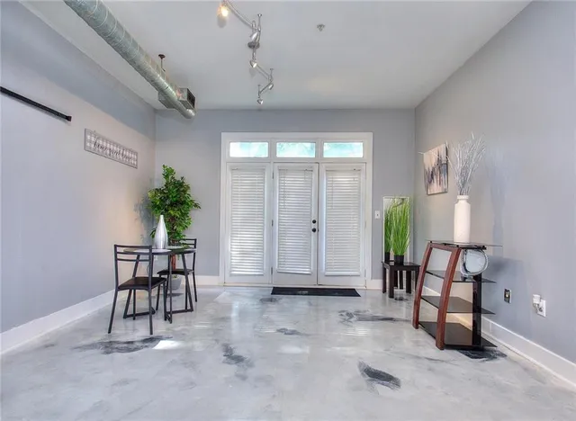 a view of a livingroom with furniture