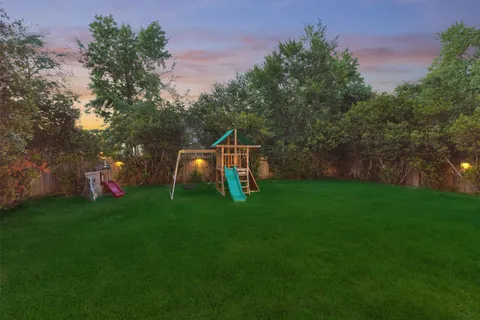$650,000 | 319 Kinderwood Trail, Montgomery, TX 77316