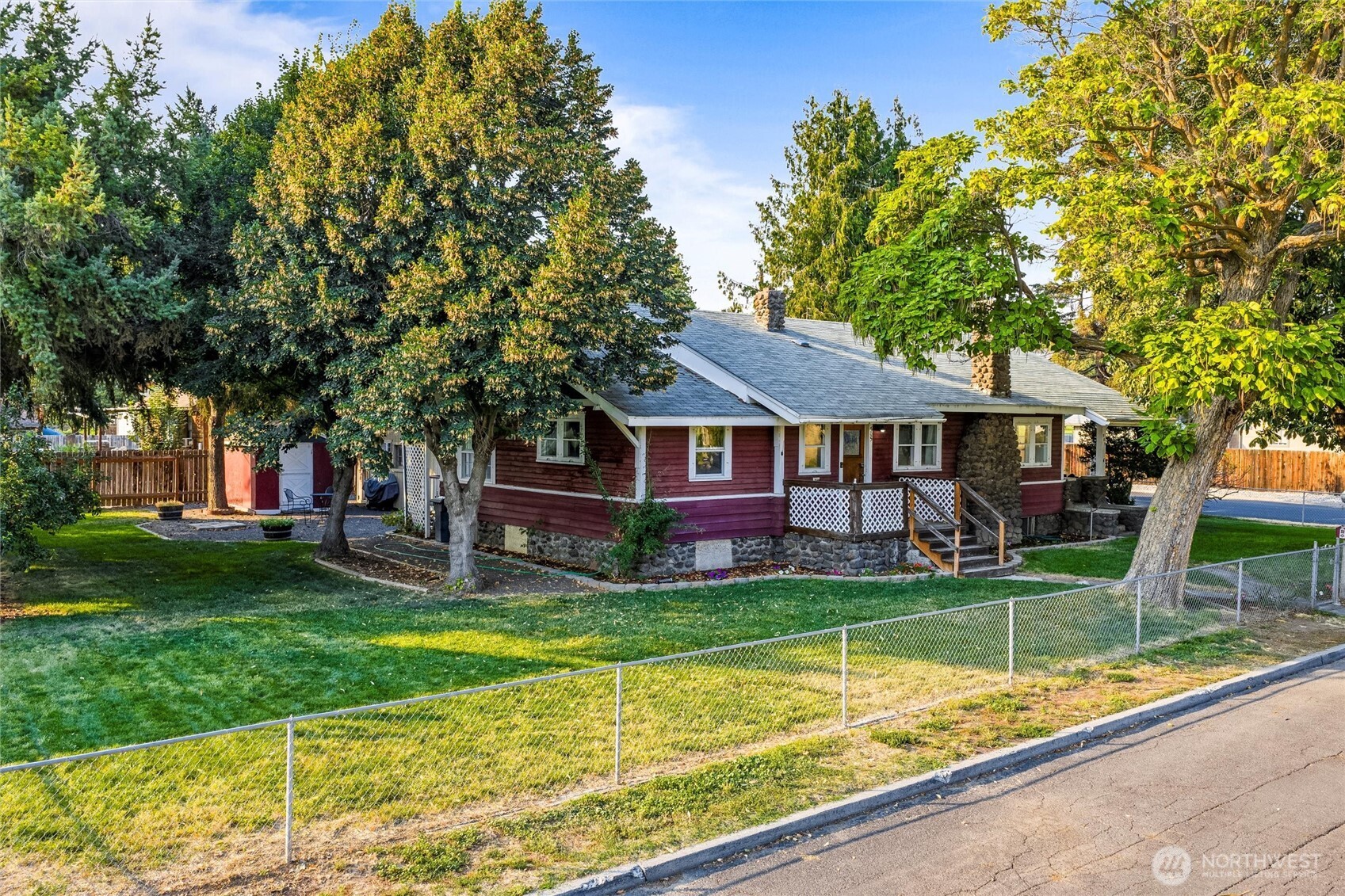 505 D Street Southwest Ephrata, WA 98823 - Photo 1 of 28 front view of a house with a yard