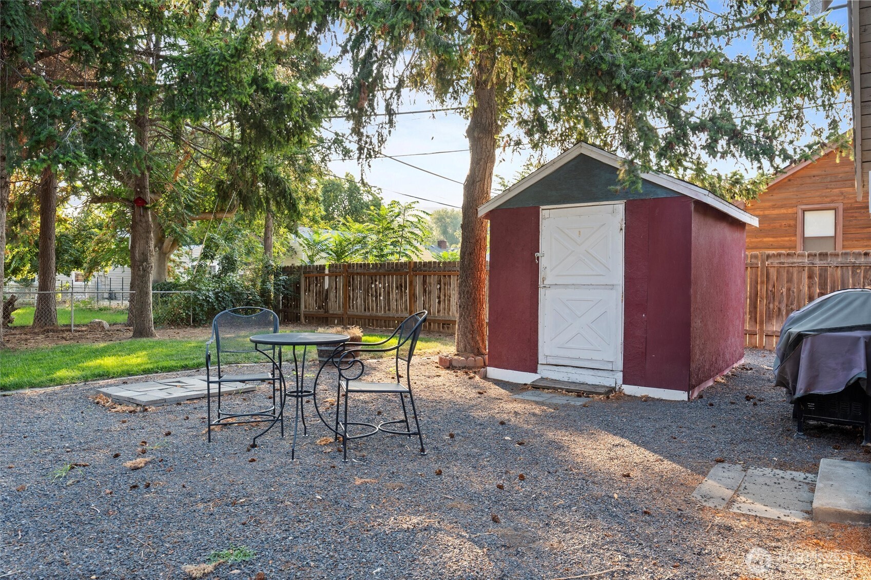 505 D Street Southwest Ephrata, WA 98823 - Photo 24 of 28 a view of backyard with wooden fence and a large tree