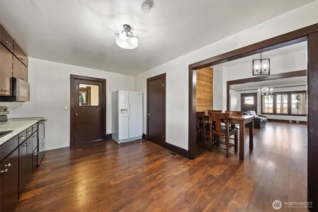 a view of a livingroom with furniture hardwood floor and a ceiling fan