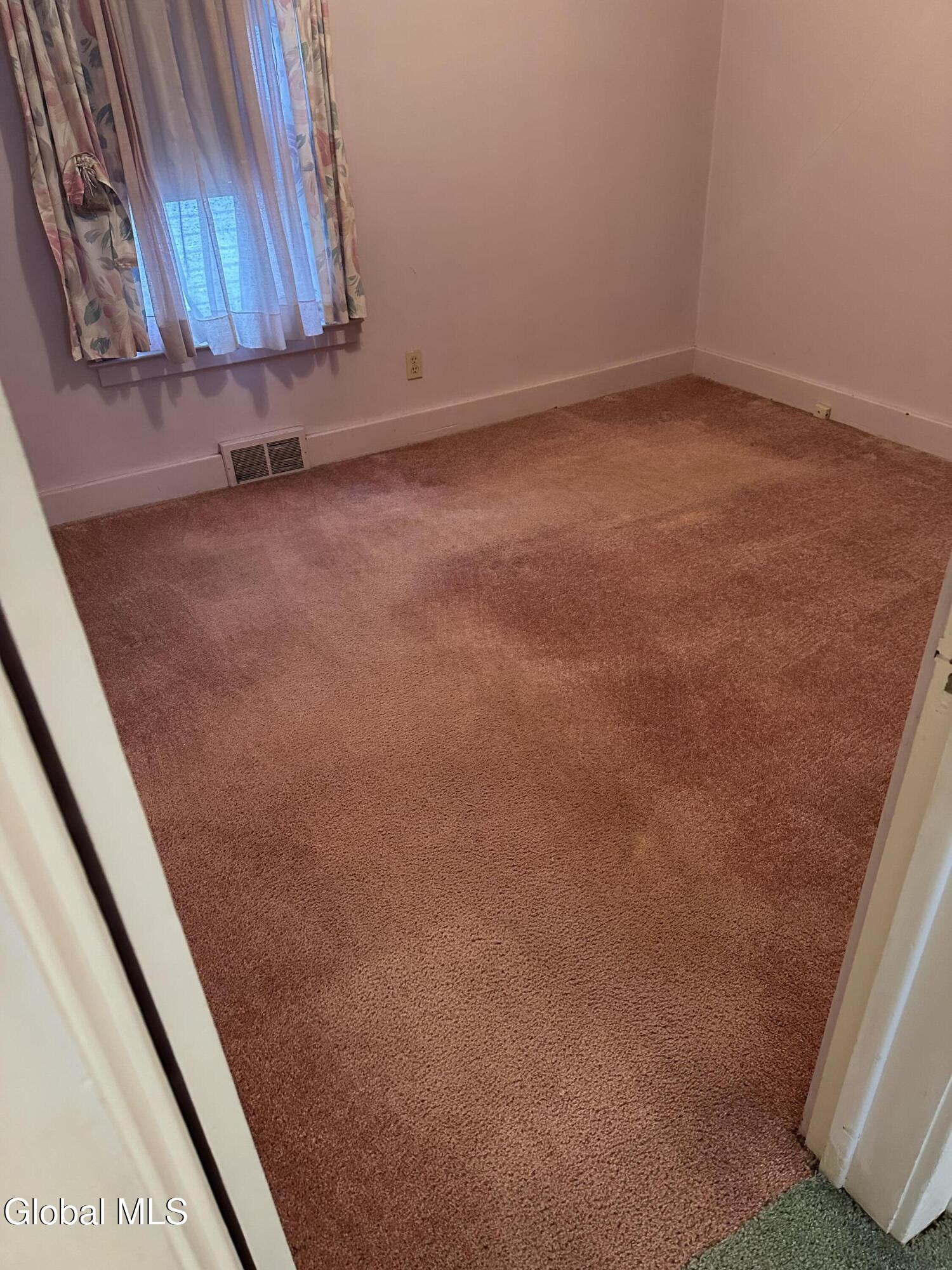 117 Henry Street Schenectady, NY 12304 - Photo 3 of 5 D2B55D0E-BFBF-4E55-8293-024F4542E080