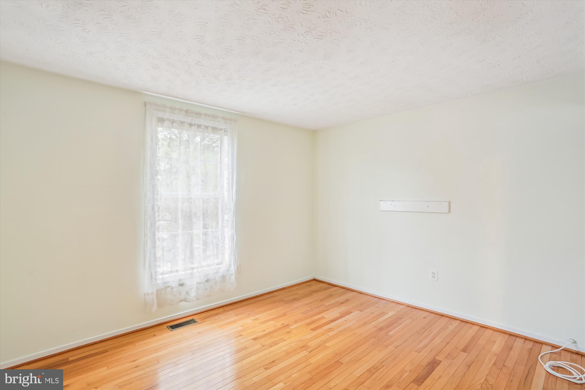 300 Buttry Road Gaithersburg, MD 20877 - Photo 23 of 34 Bedroom 3