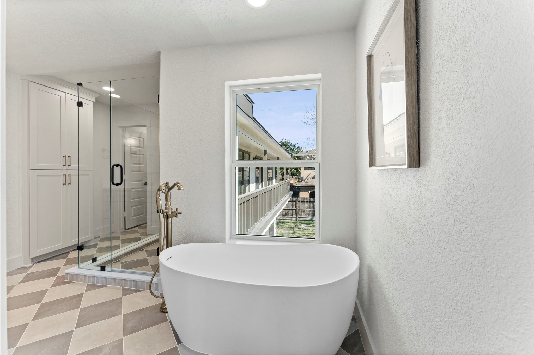 3725 Griggs Road Houston, TX 77021 - Photo 15 of 37 Stone resin soaking tub.