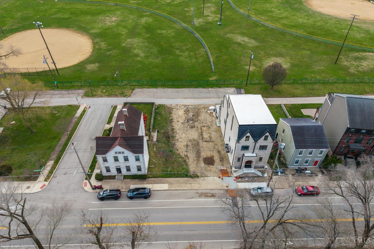 3021 Riverside Drive Cincinnati, OH 45226 - Photo 1 of 6