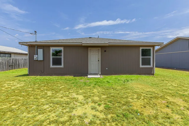 a picture of a wall space and a window