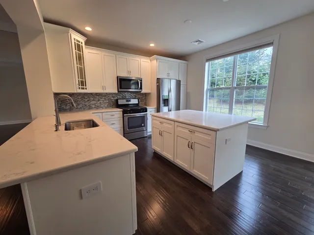 $4,200 | 12 Putnam Lane, Danbury, CT 06810