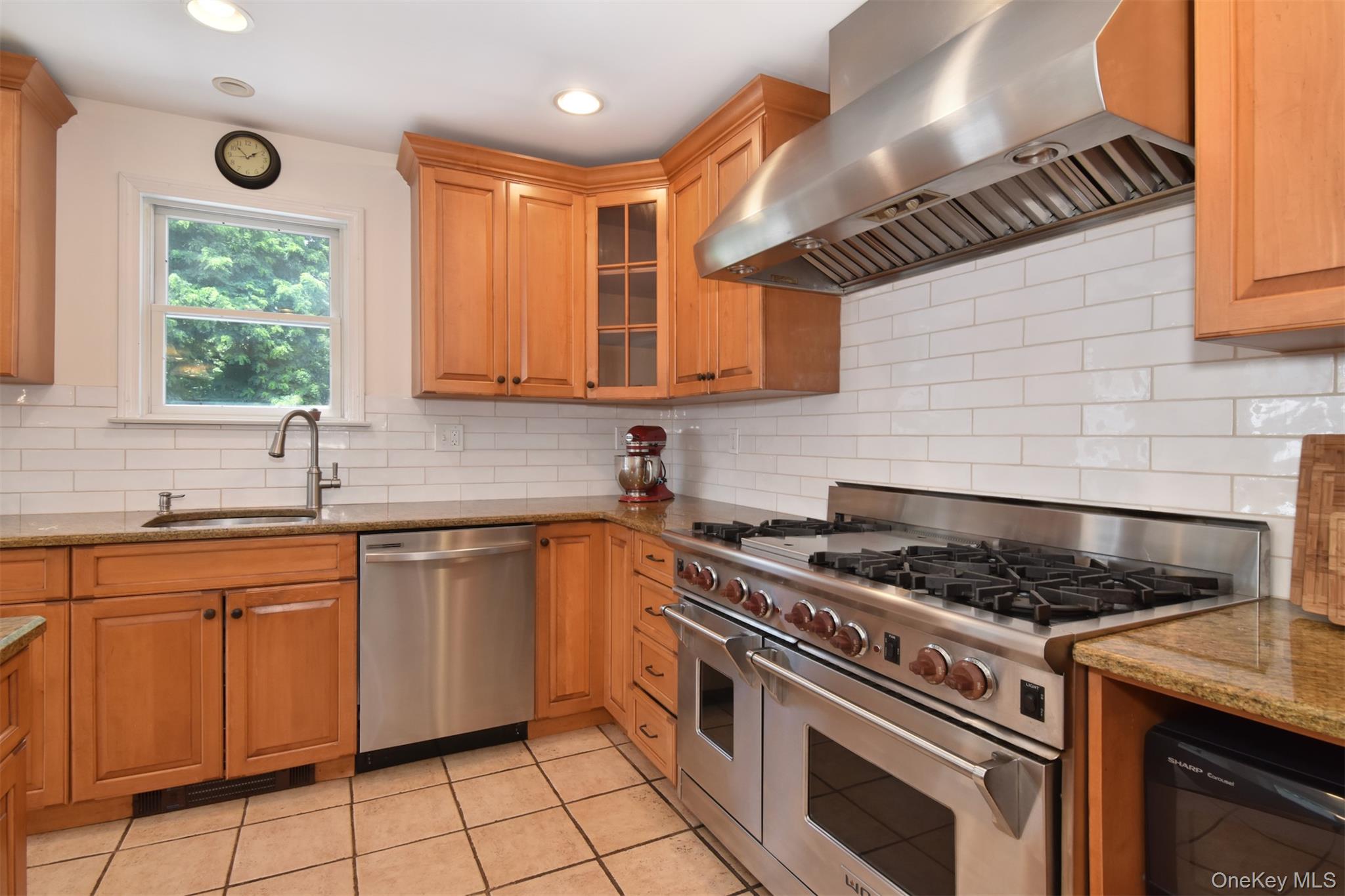 74 Oregon Road Cortlandt Manor, NY 10567 - Photo 4 of 36