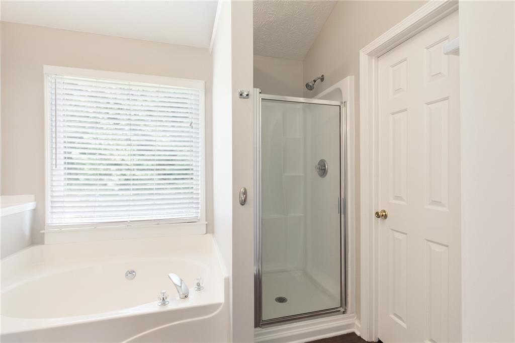 49 Parkside Drive Dallas, GA 30157 - Photo 20 of 31 a bathroom with a bathtub
