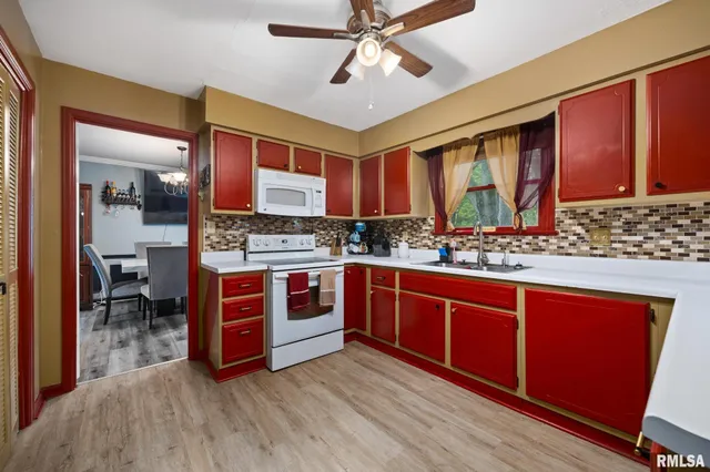 $229,900 | 2635 North Kingston Drive, Peoria, IL 61604