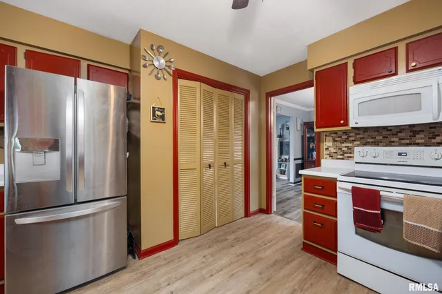 $229,900 | 2635 North Kingston Drive, Peoria, IL 61604