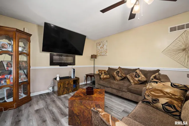 $229,900 | 2635 North Kingston Drive, Peoria, IL 61604