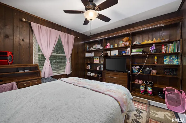 $229,900 | 2635 North Kingston Drive, Peoria, IL 61604