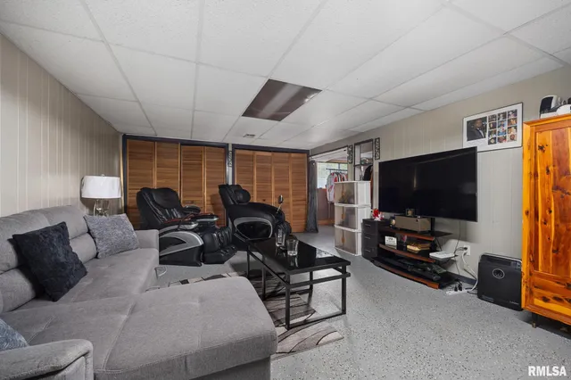 $229,900 | 2635 North Kingston Drive, Peoria, IL 61604