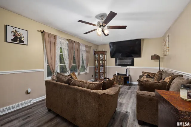 $229,900 | 2635 North Kingston Drive, Peoria, IL 61604