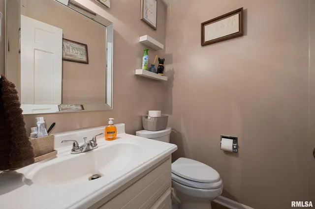 $229,900 | 2635 North Kingston Drive, Peoria, IL 61604