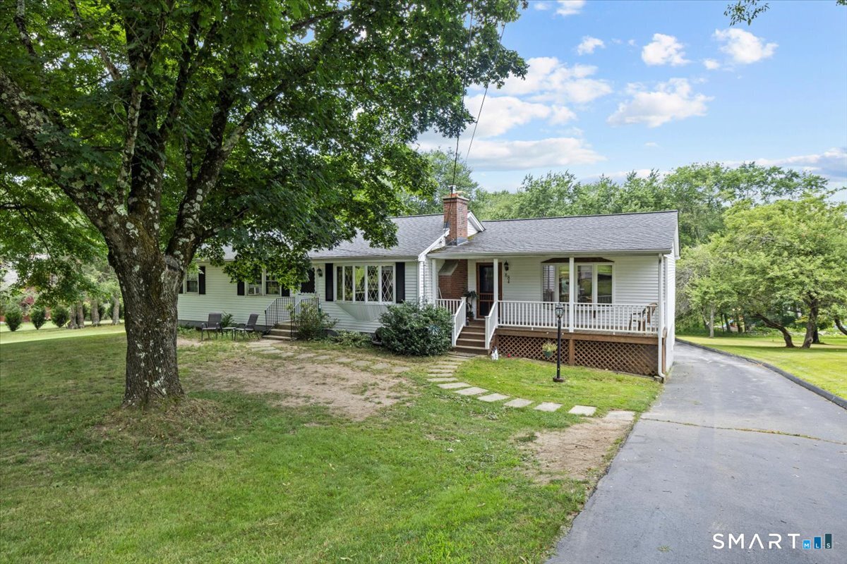 a view of a house with a yard