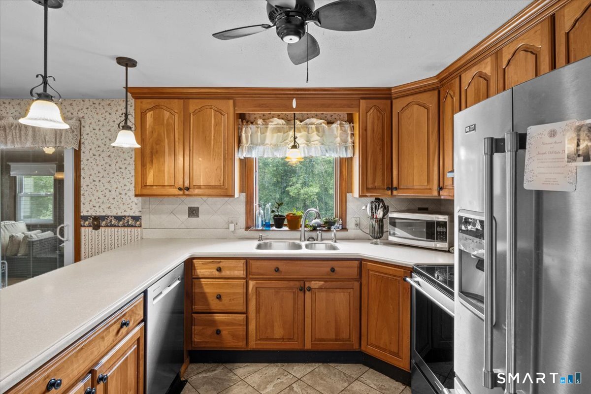 88 Pompeo Road Thompson, CT 06255 - Photo 13 of 40 a kitchen with a sink stove and refrigerator
