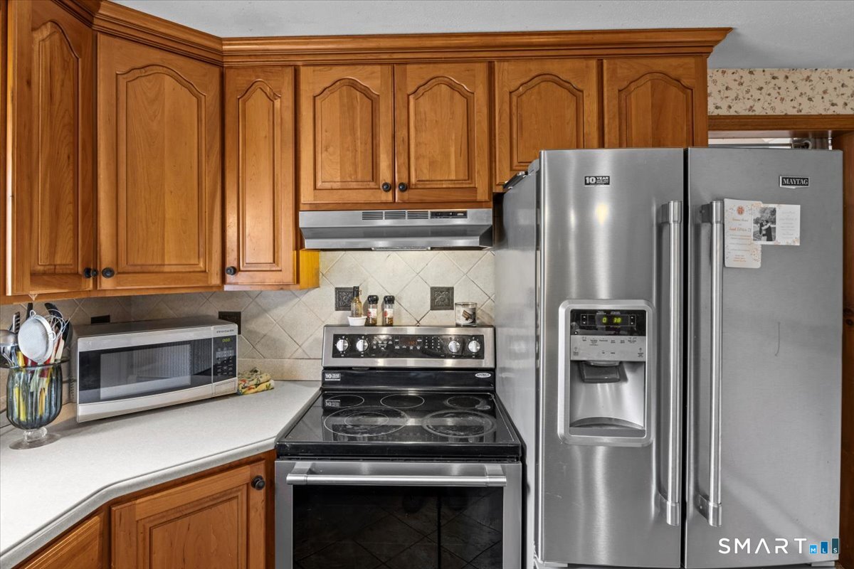 88 Pompeo Road Thompson, CT 06255 - Photo 15 of 40 a kitchen with stainless steel appliances granite countertop a refrigerator stove and sink