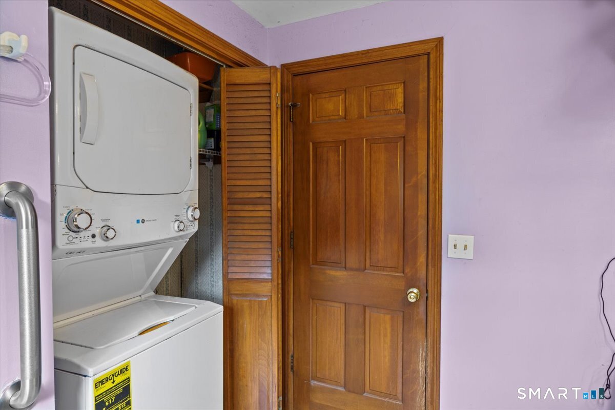 88 Pompeo Road Thompson, CT 06255 - Photo 29 of 40 a utility room with dryer and washer
