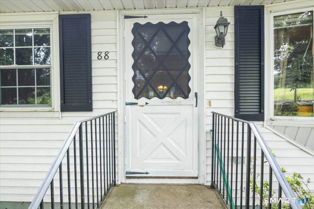 88 Pompeo Road Thompson, CT 06255 - Photo 4 of 40