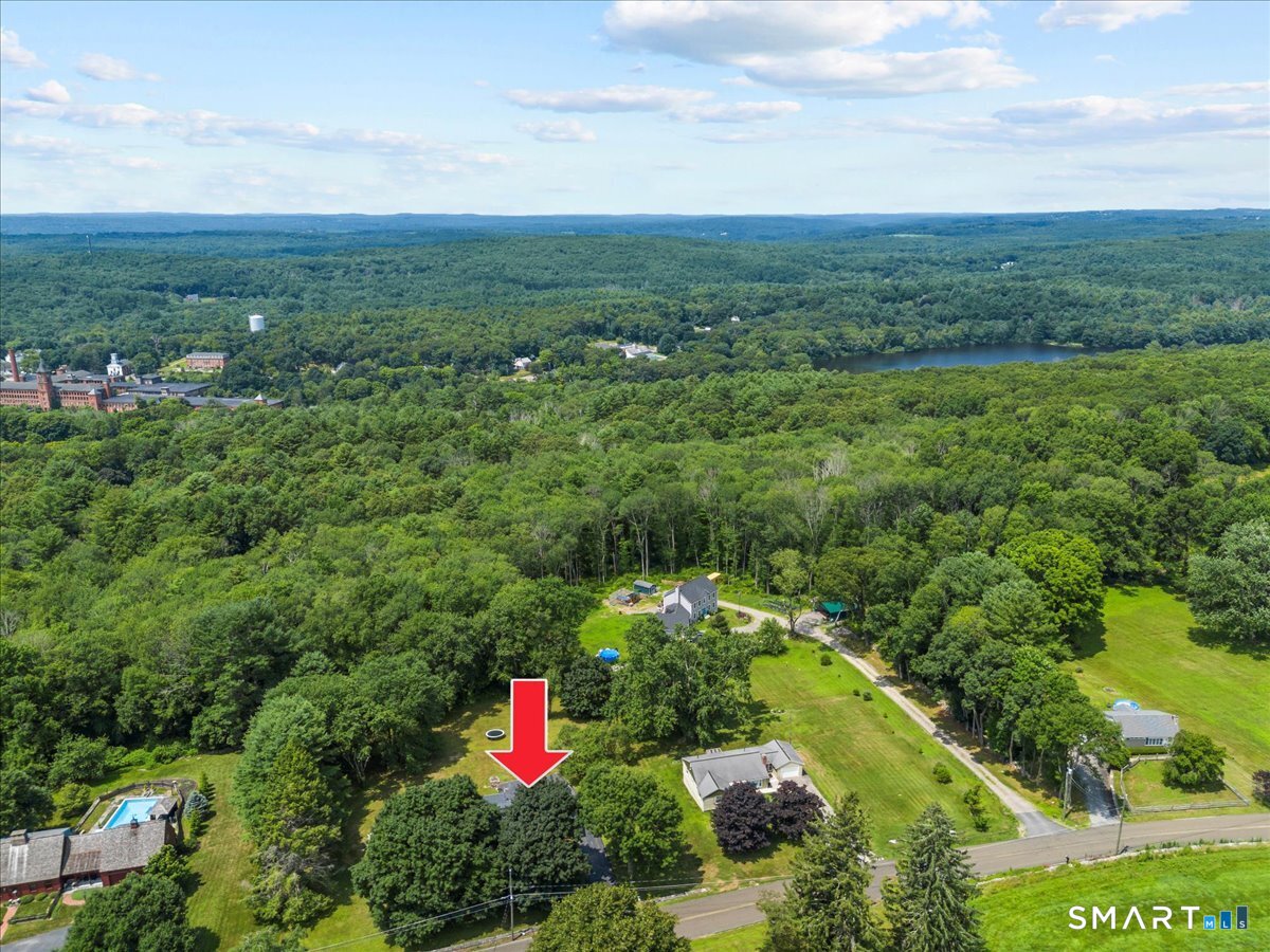 88 Pompeo Road Thompson, CT 06255 - Photo 9 of 40 a view of a city