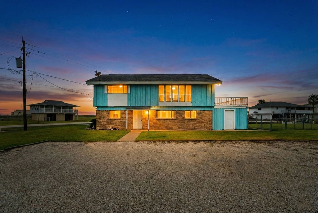 a view of a house with a yard