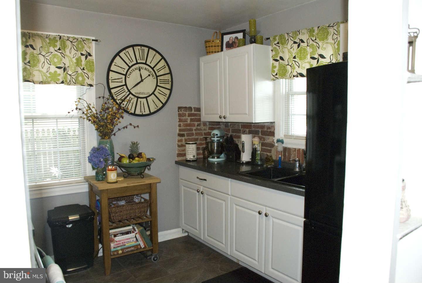 1048 Fairview Road Hagerstown, MD 21742 - Photo 10 of 19 Kitchen