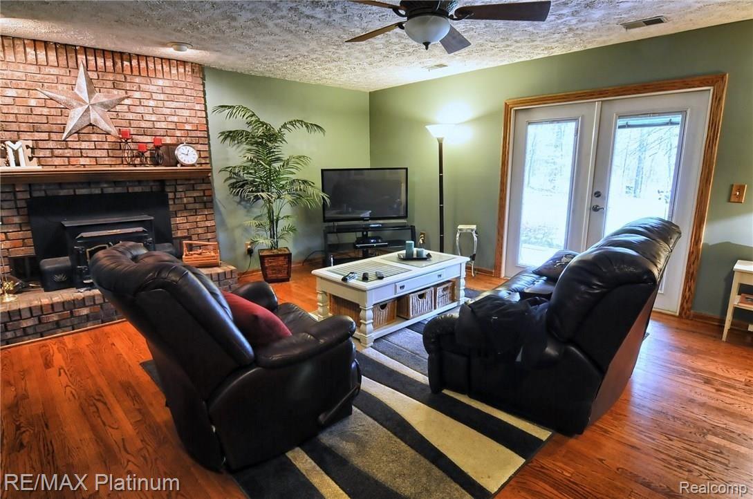 7701 Winans Lake Road Brighton, MI 48116 - Photo 6 of 30 Great Room.jpg