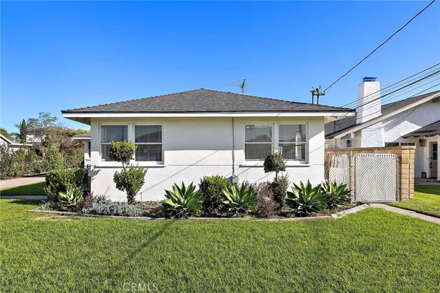 $4,200 | 364 East 18th Street, Costa Mesa, CA 92627