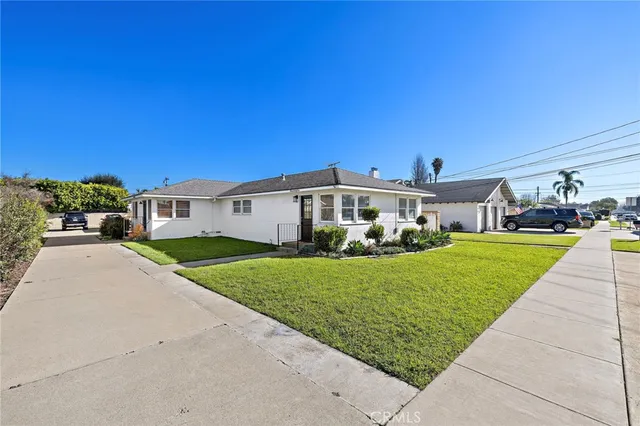 $4,200 | 364 East 18th Street, Costa Mesa, CA 92627